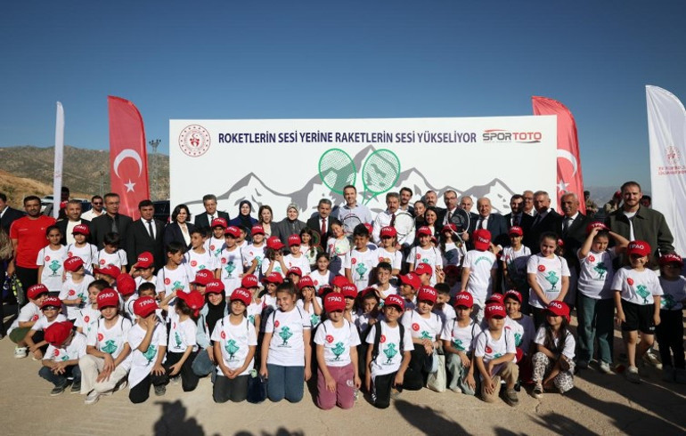 Bakan Bayraktardan CHPnin nadir element iddialarına tepki