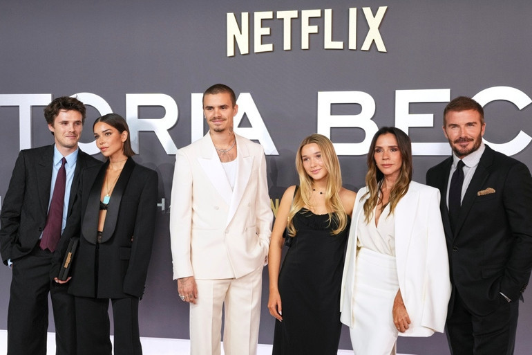 ‘O bir canavar’ Gelini oğlunu elinden aldı… Gizlice ağlayarak evladının geri döneceği günü bekliyor…