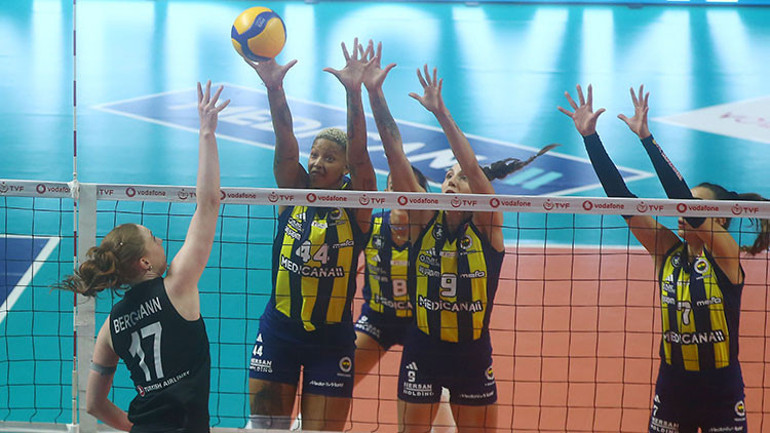 Fenerbahçe Medicana ile Türk Hava Yolları maçından bir kare