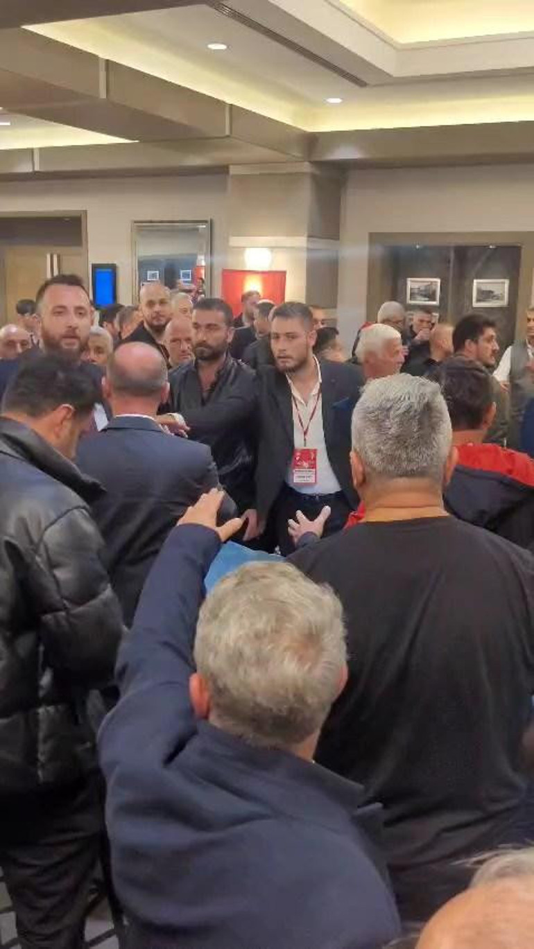 CHP kongresinde yaşanan arbede anı