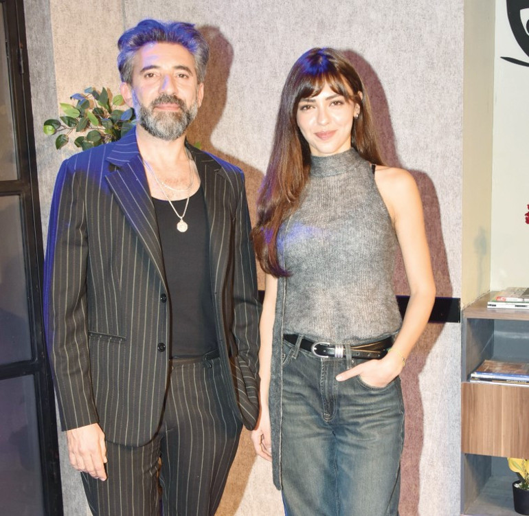 Çağatay Ulusoydan sevgilisi Aslıhan Malboraya alkış