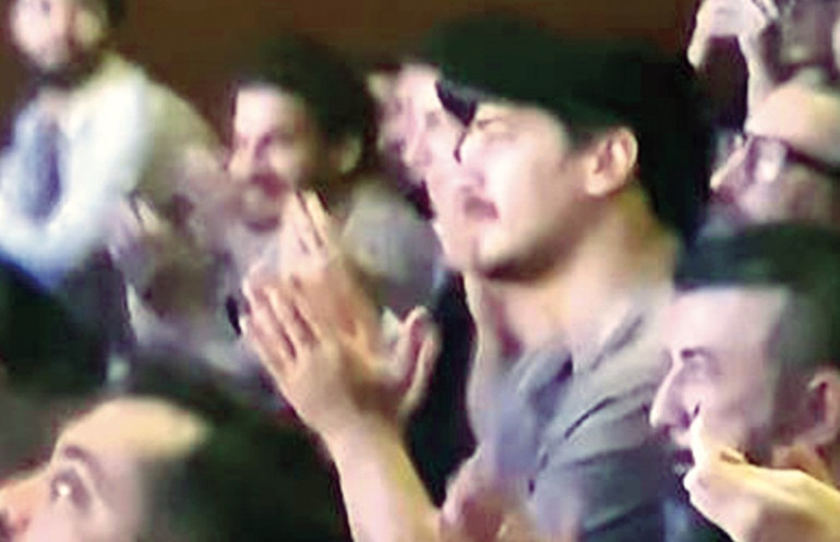 Çağatay Ulusoydan sevgilisi Aslıhan Malboraya alkış