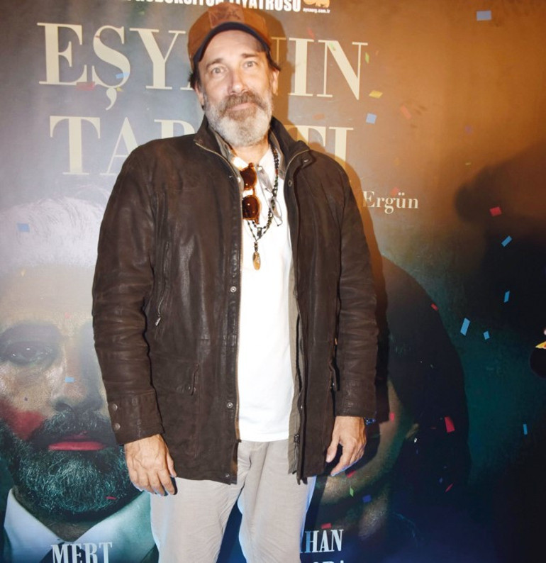 Çağatay Ulusoydan sevgilisi Aslıhan Malboraya alkış