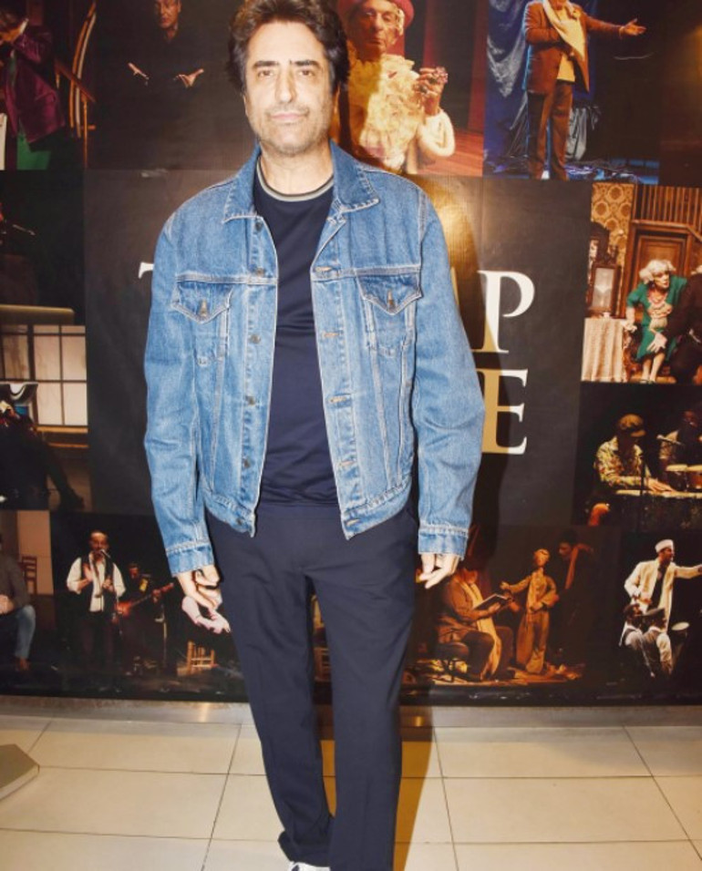 Çağatay Ulusoydan sevgilisi Aslıhan Malboraya alkış