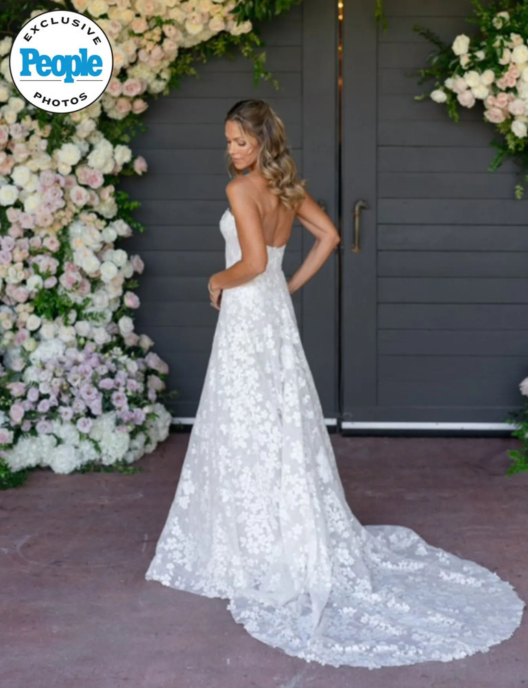 ‘O bizim komşumuz’ diyordu… Daha boşanmadan bulduğu sevgilisiyle bir yıl sonra evlendi