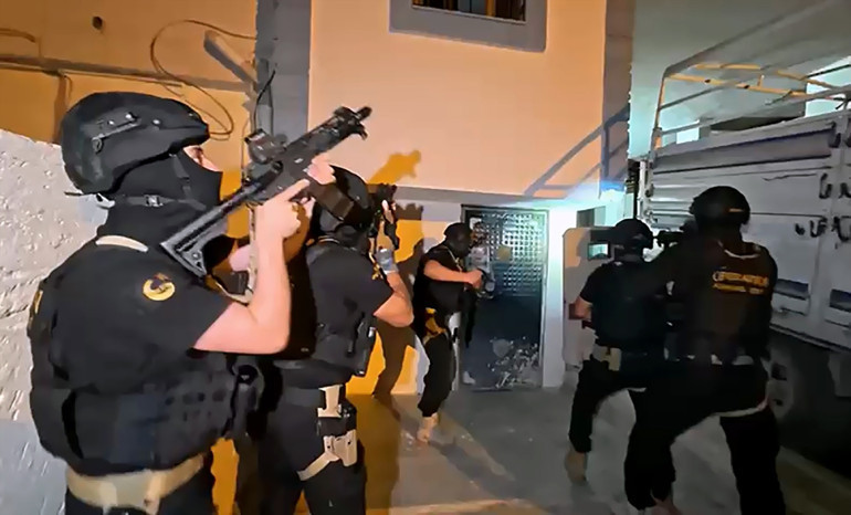 Terör örgütü DEAŞ adına esnaftan para toplayıp vermeyenin iş yerini kurşunlayıp darbettiler Adanada operasyon: 19 gözaltı