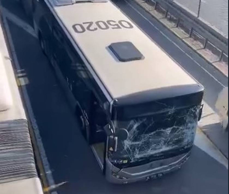 Sefaköyde metrobüs kazası Ekipler olay yerine sevk edildi