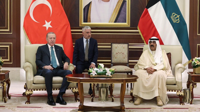 Cumhurbaşkanı Erdoğan Kuveytte Erdoğan, Kuveyt Emiri es Sabaha Togg aracı hediye etti