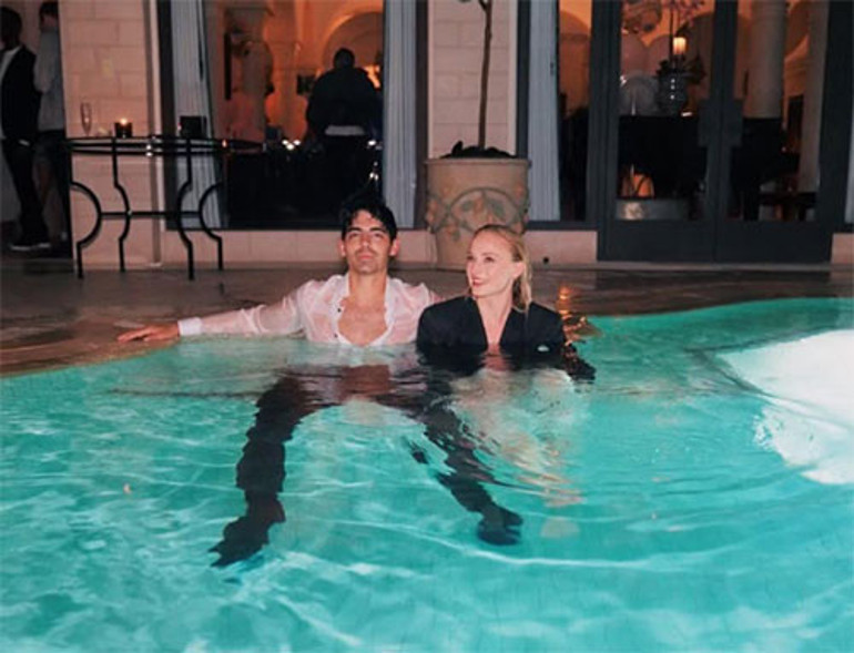 Boşandığı karısı sevgilisinin kollarında... O bir başına kaldı... Yeniden birini sevmek kolay mı