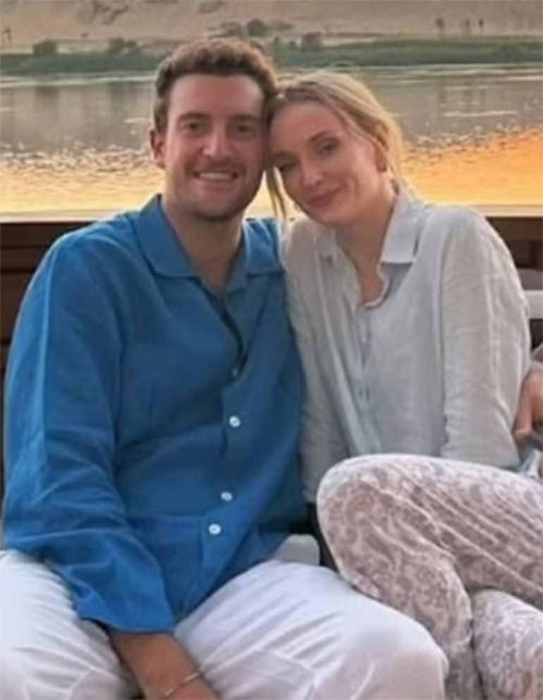 Boşandığı karısı sevgilisinin kollarında... O bir başına kaldı... Yeniden birini sevmek kolay mı