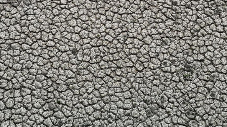 Az yağmurun yağdığı kentte toprak çatladı Mahalleli tedirgin: Yaklaşık 5 yıldır durum bu şekilde