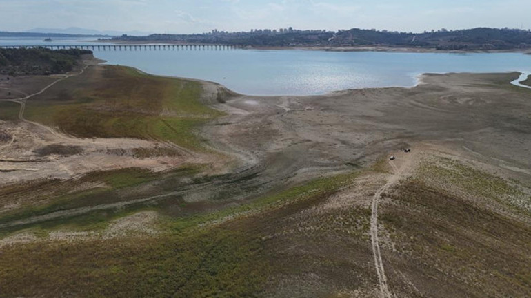 Az yağmurun yağdığı kentte toprak çatladı Mahalleli tedirgin: Yaklaşık 5 yıldır durum bu şekilde