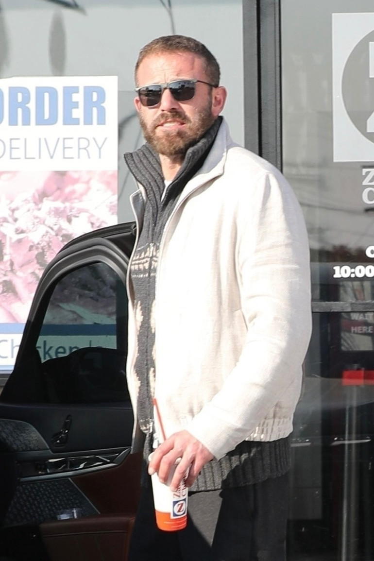 Eski karısı yeniden evlenecek diye karalar bağladı… Nice aşklar geldi geçti... Hiçbiri onun yerini tutmadı