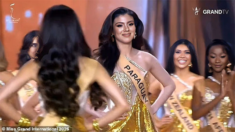 Güzellik yarışmasında komik anlar… İsmini yanlış duyan güzel ortalığı karıştırdı