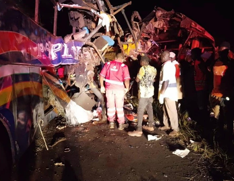 Feci kaza… 4 araç birbirine girdi, 63 kişi öldü