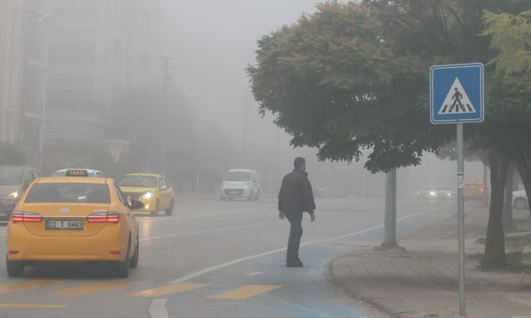 Edirne ve Tekirdağda sis etkili oluyor