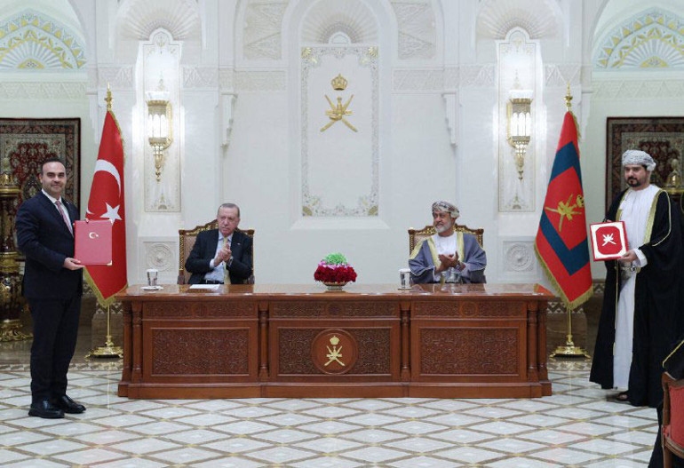 Umman ile ticaret hacmi büyüyecek... Bakan Kacır, Ummanlı mevkidaşı Al Yousef ile bir araya geldi