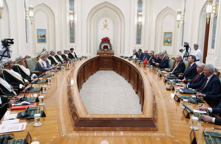 Umman ile ticaret hacmi büyüyecek... Bakan Kacır, Ummanlı mevkidaşı Al Yousef ile bir araya geldi