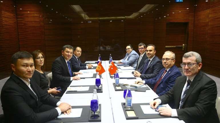 Bakan Kacır Bakü görüşmede