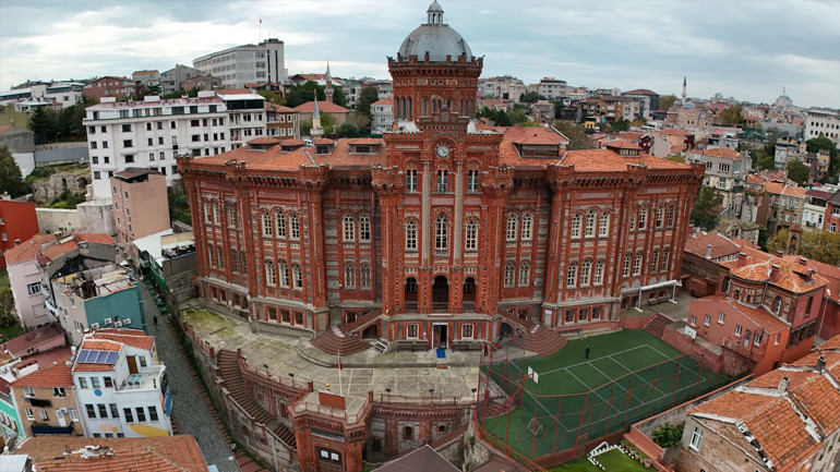 571 yıllık Fener Rum Okulu, yeni bina arıyor Güçlendirme maliyetini karşılayamadı... MEBden 90 gün içinde boşaltın yazısı gitti