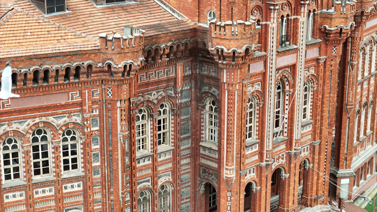 571 yıllık Fener Rum Okulu, yeni bina arıyor Güçlendirme maliyetini karşılayamadı... MEBden 90 gün içinde boşaltın yazısı gitti