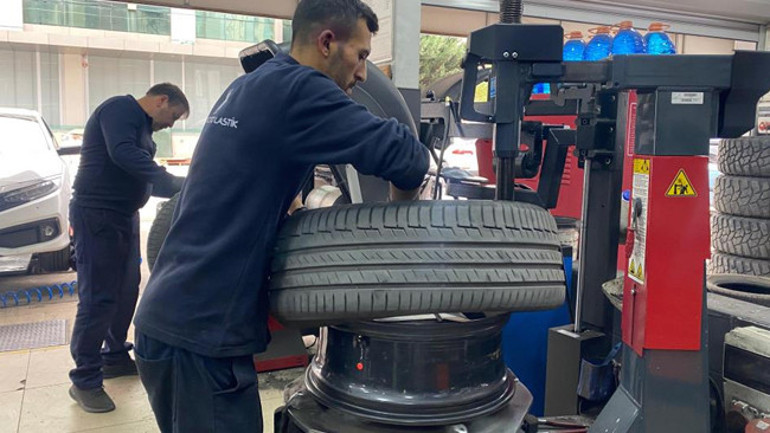 15 Kasımda zorunlu olarak başlıyor Arabası olanlara uzmanından uyarı: Kar yağmasını beklemeyin