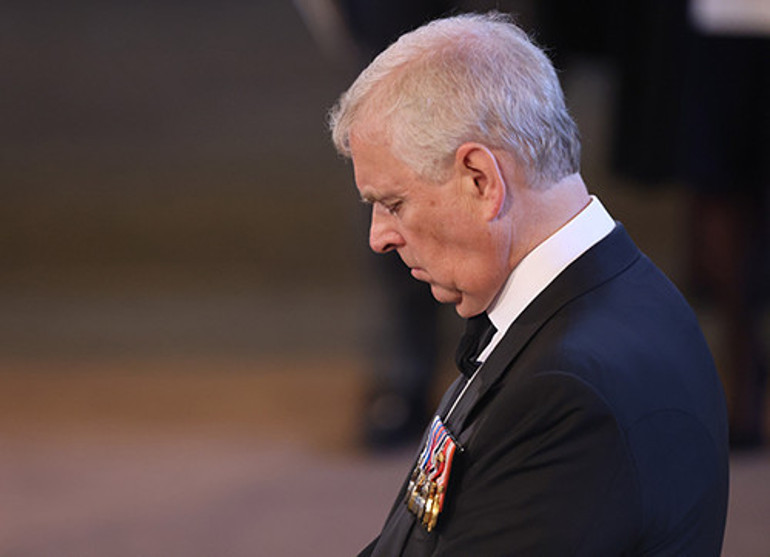 Büyüse de hep onların bebeği olarak kalacak... Küçüğünün alnına bu silinmez lekeyi asla sürmez