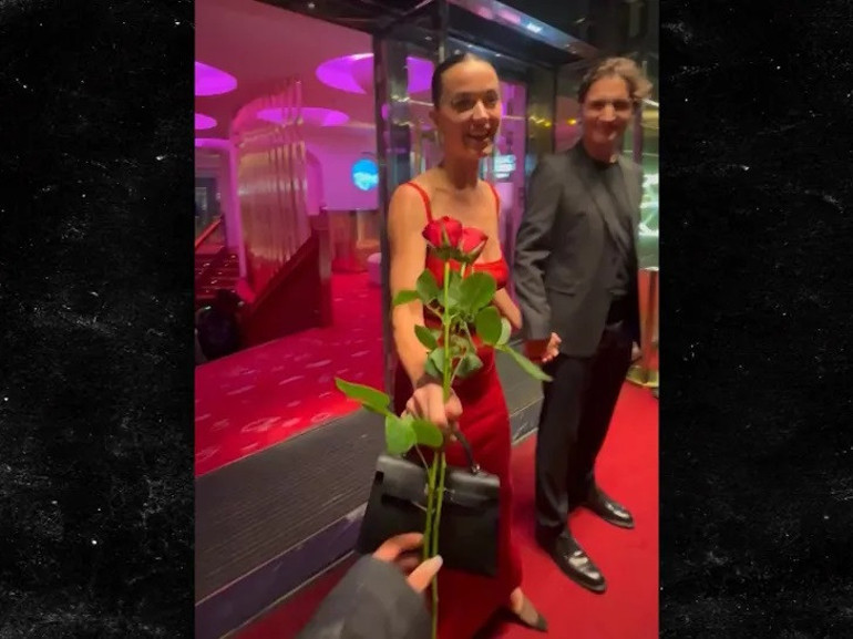 Biri karısından biri de nişanlısından ayrılmıştı… Sürpriz aşıklar ilk kez el ele