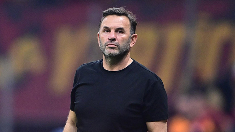 Galatasaray teknik direktörü ve oyuncular maç sevinci