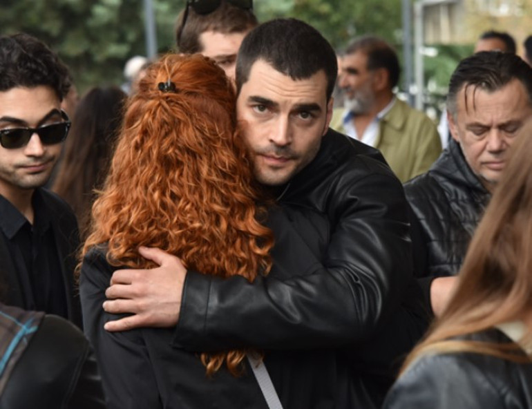 Akın Akınözü dayısını son yolculuğuna uğurladı