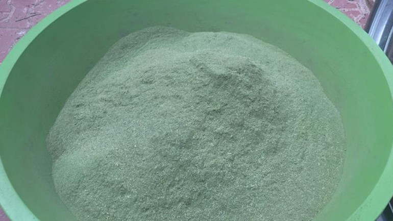Zetrin yapımında kullanılan kurutulmuş bitkiler