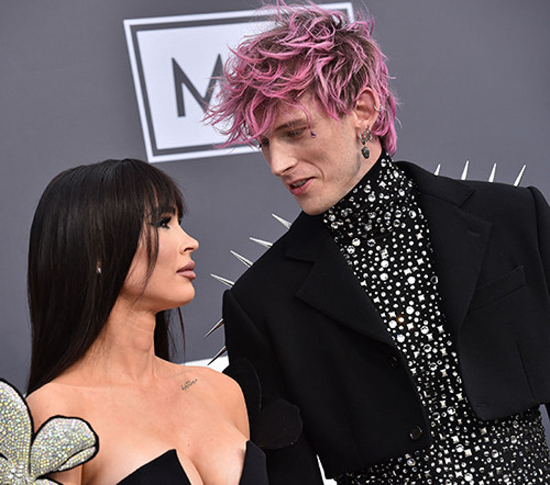 Dördüncü doğumdan sonra ilk kez: Bebeğini evde bırakıp işinin peşine düştü