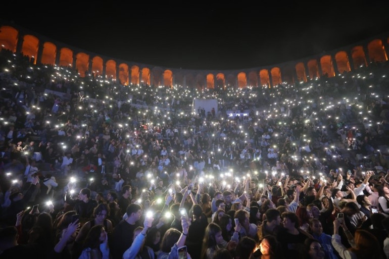 Genç oyuncular Aspendos Antik Tiyatrosunda sahne aldı