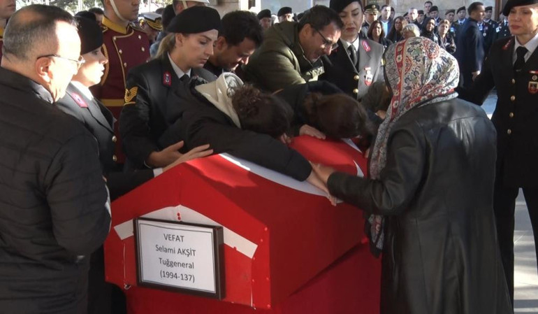Tuğgeneral Selami Akşit için düzenlenen törenden bir kare