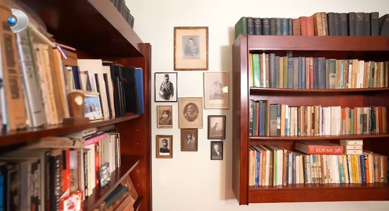 Usta sanatçı tarih kokan 3 oda 1 salon evinin kapılarını açtı
