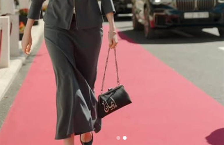 Geçen yıl ilk kez anne olmuştu: Kızının adını sadece kalbine değil çantasına yazdırdı