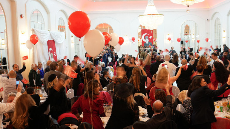 Londrada Cumhuriyetin 102. yılına görkemli kutlama