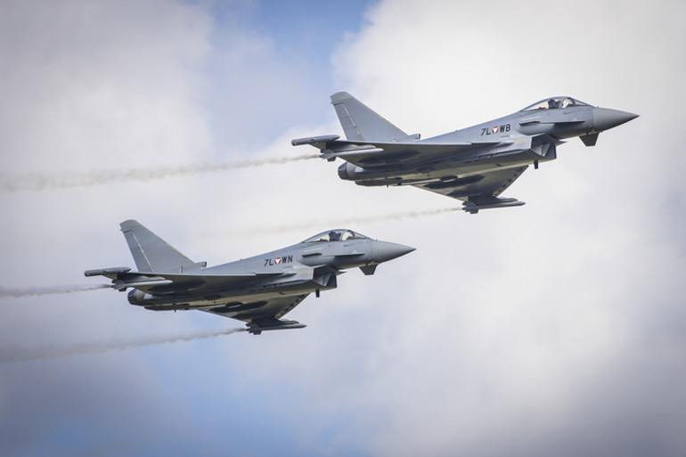 Eurofighter Typhoon manevra anı