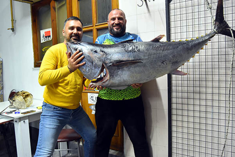 Balıkçı ve yakalanan orkinos