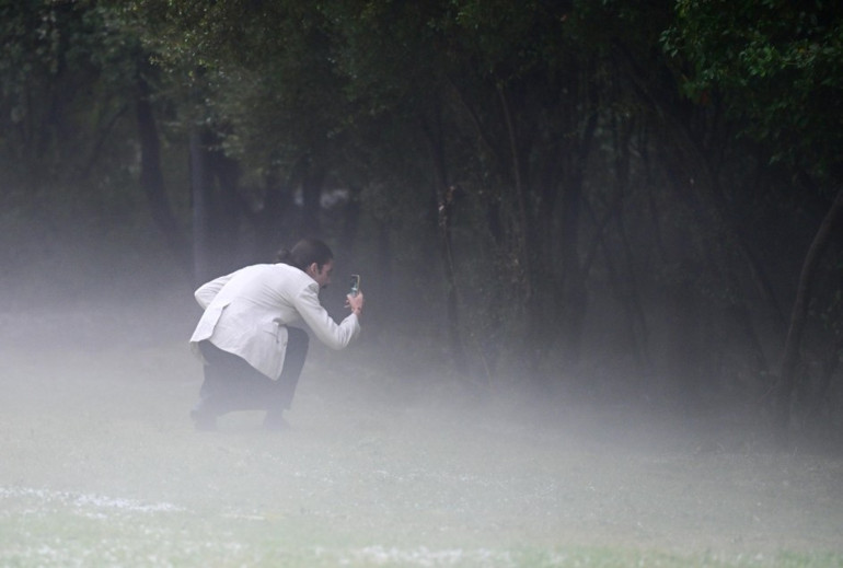 AKM önünde yağış nedeniyle toplanan kalabalık