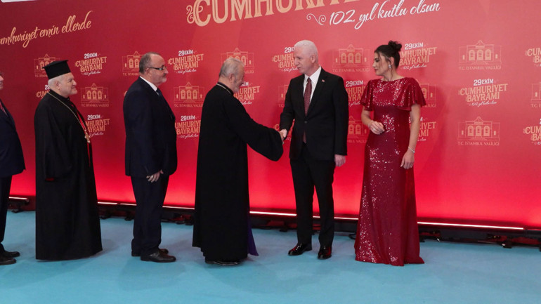 Bayramlaşma töreninde konuşma anı