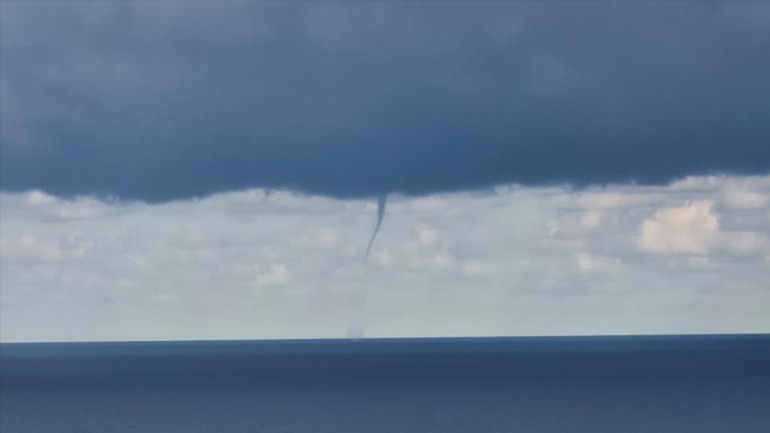 Karadeniz kıyısında oluşan su hortumu