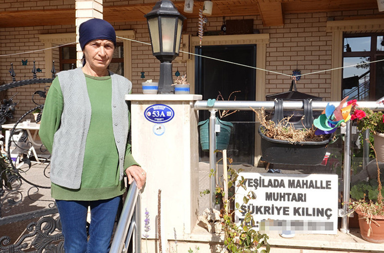 Mahallede yardım eden kadın muhtar