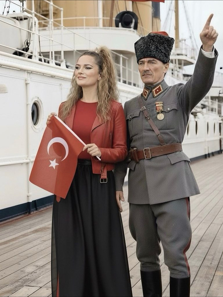 Bugün her yerde bir hazırlık, bir kutlama var... Yaşasın Cumhuriyet