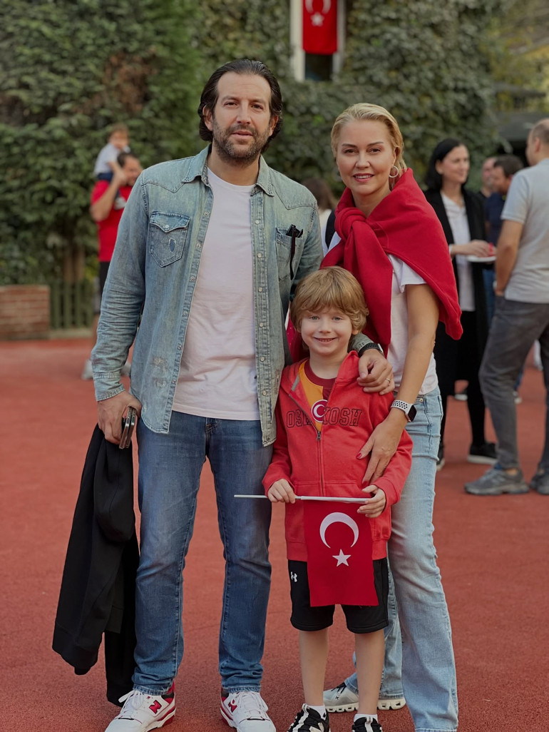 Bugün her yerde bir hazırlık, bir kutlama var... Yaşasın Cumhuriyet