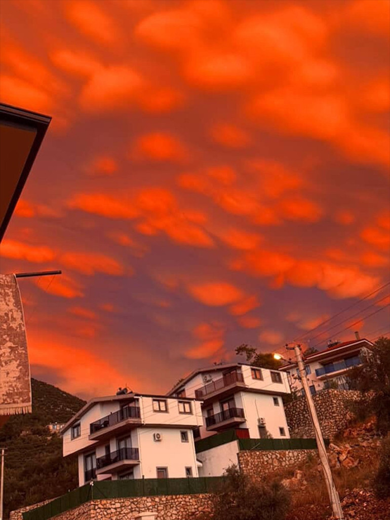 Mammatus bulutların detayları