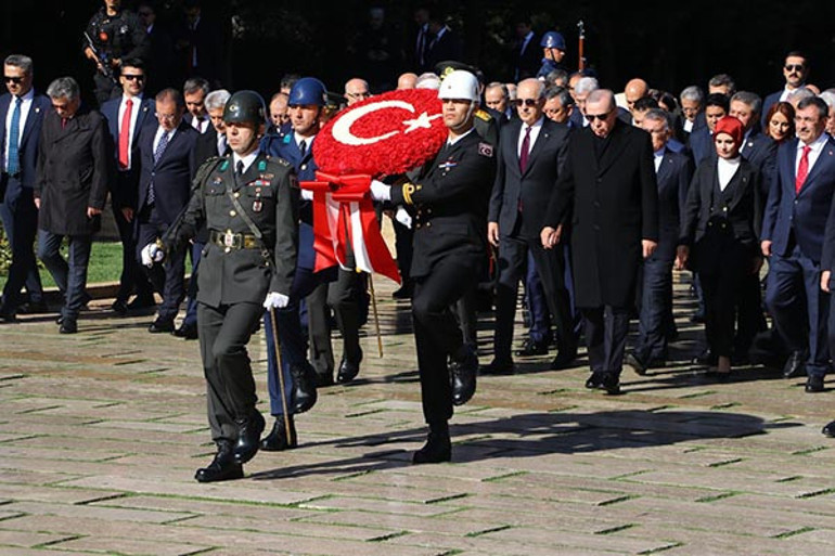 Cumhuriyetimiz 102 yaşında... Cumhurbaşkanı Erdoğan: Büyük ve güçlü Türkiyeyi evlatlarımıza emanet edeceğiz