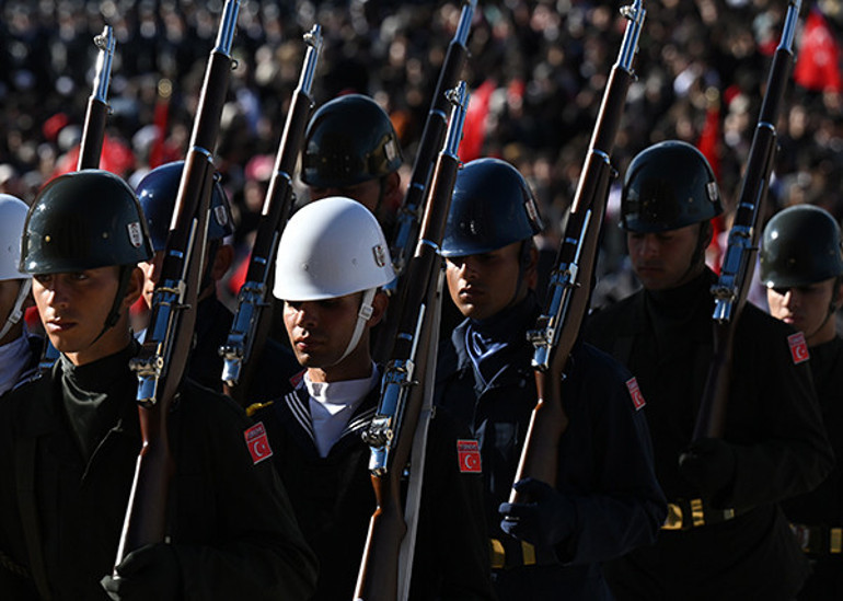 Cumhuriyet Bayramı coşkuyla kutlanıyor Türk bayrağı uzaydan görüntülendi: Şehit ailesini duygulandıran sürpriz