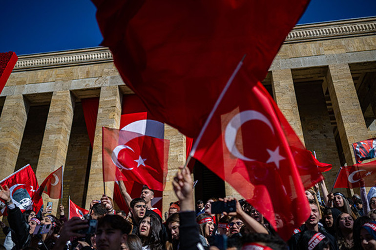 Cumhuriyet Bayramı coşkuyla kutlanıyor Türk bayrağı uzaydan görüntülendi: Şehit ailesini duygulandıran sürpriz
