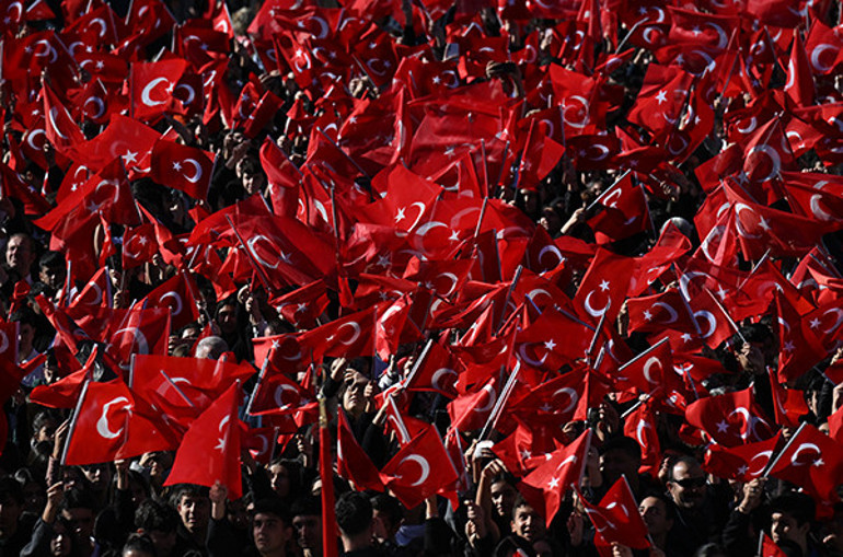 Cumhuriyet Bayramı coşkuyla kutlanıyor Türk bayrağı uzaydan görüntülendi: Şehit ailesini duygulandıran sürpriz